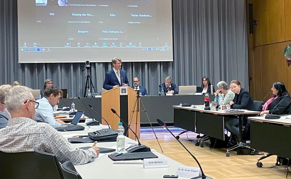 Oberbürgermeister Dr. Ingo Meyer bei seiner Rede zur Haushaltseinbringung im Hildesheimer Stadtrat.