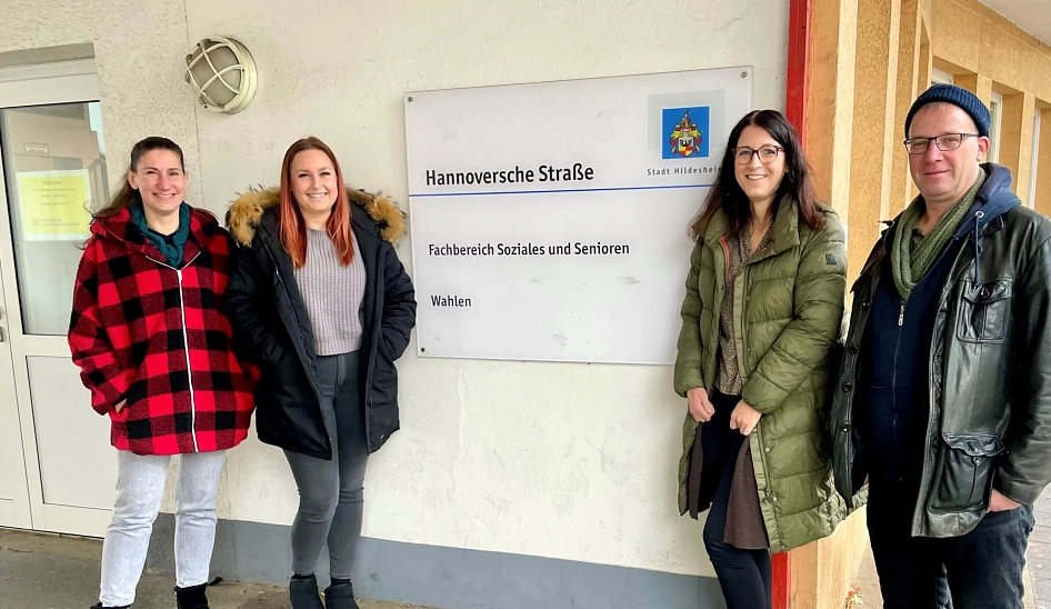 Iva Grubisic, Antonia Deters, Tanja Götz, Sascha-Alexander Kirchner (alle Stadt Hildesheim, Fachbereich Soziales und Senioren) v. l.) koordinieren die Hilfen für Obdachlose bzw. beraten vor Ort.